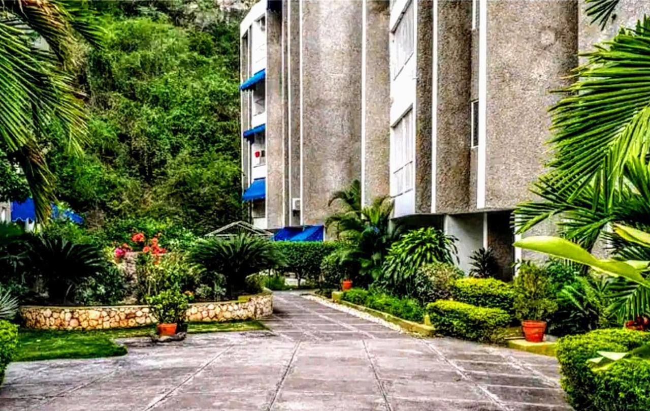 Crystoural Apartment Liguanea Sovereign 2 BR Apt- Kingston! Exterior foto