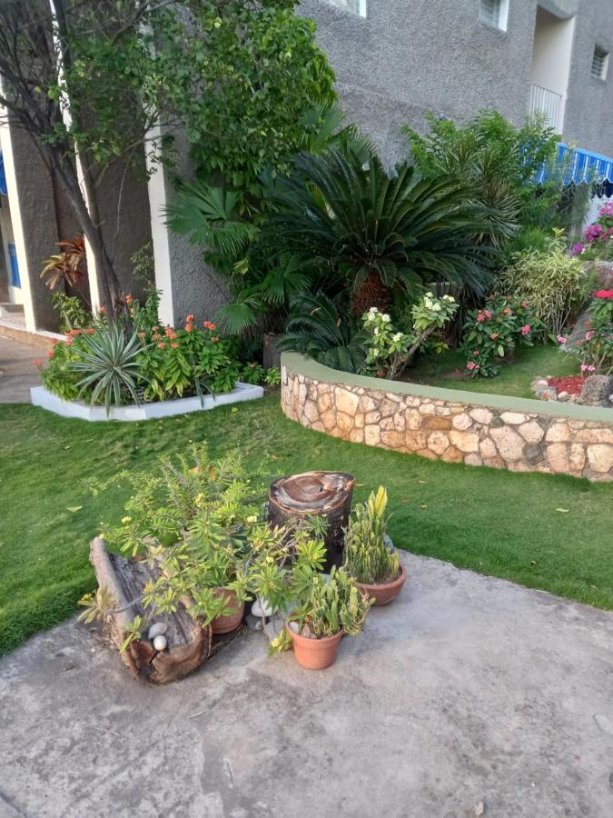 Crystoural Apartment Liguanea Sovereign 2 BR Apt- Kingston! Exterior foto
