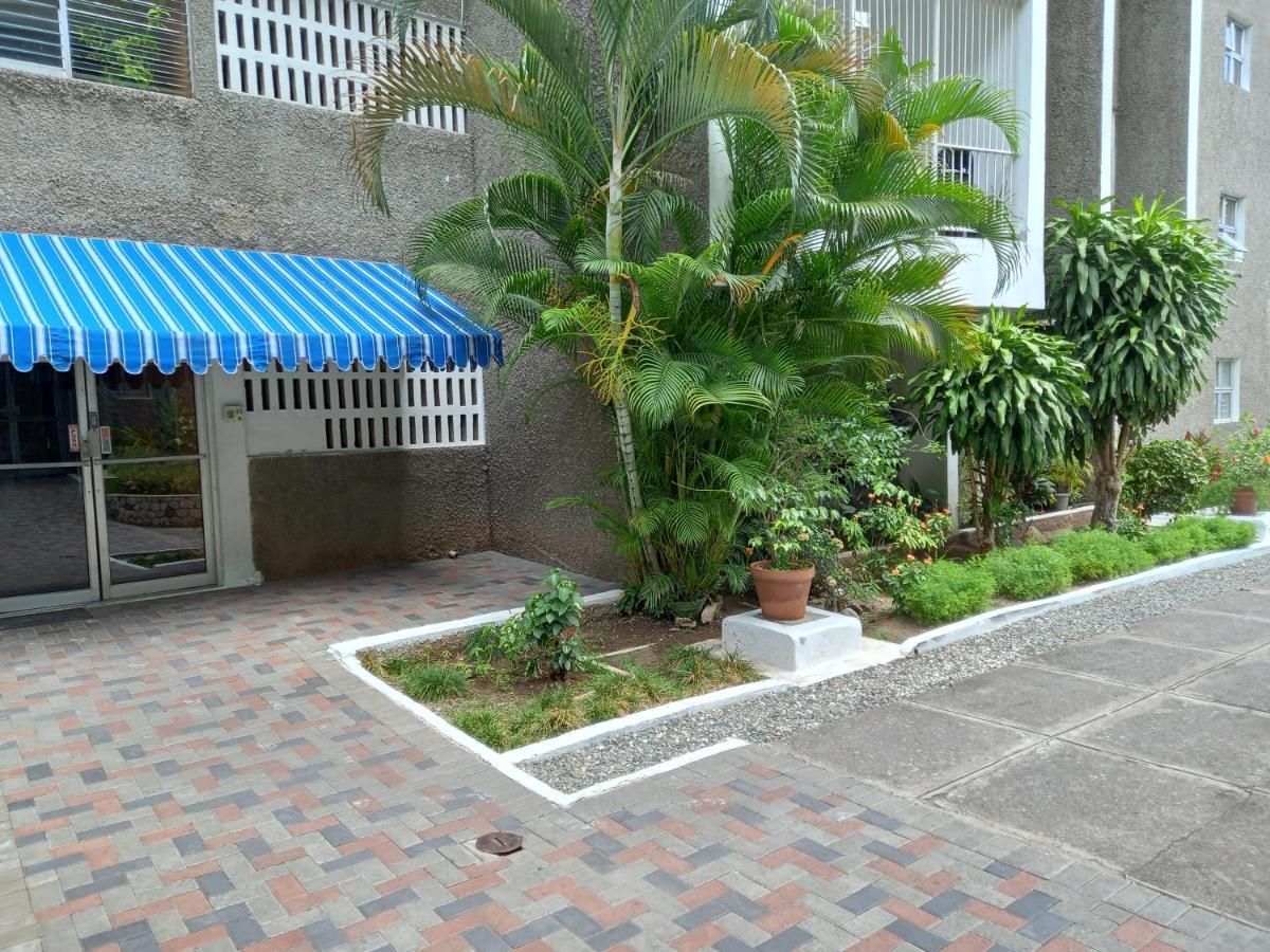 Crystoural Apartment Liguanea Sovereign 2 BR Apt- Kingston! Exterior foto